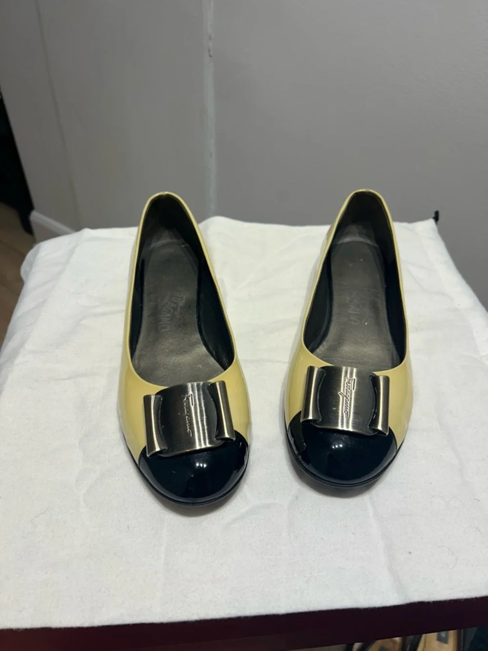 Ferragamo Ballet Flats Vara Bow Logo Hardware Size 9.5-10 US / 40-41 EU - Picture 8 of 16